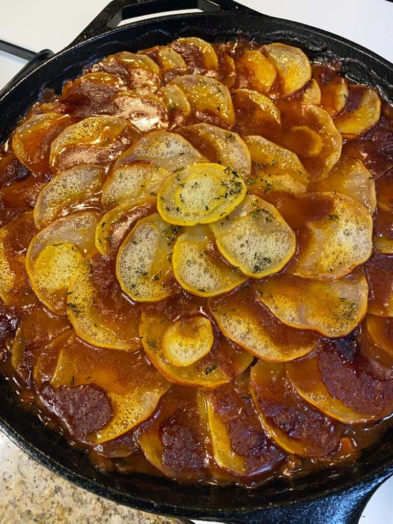 Shepherd's pie with sliced potatoes